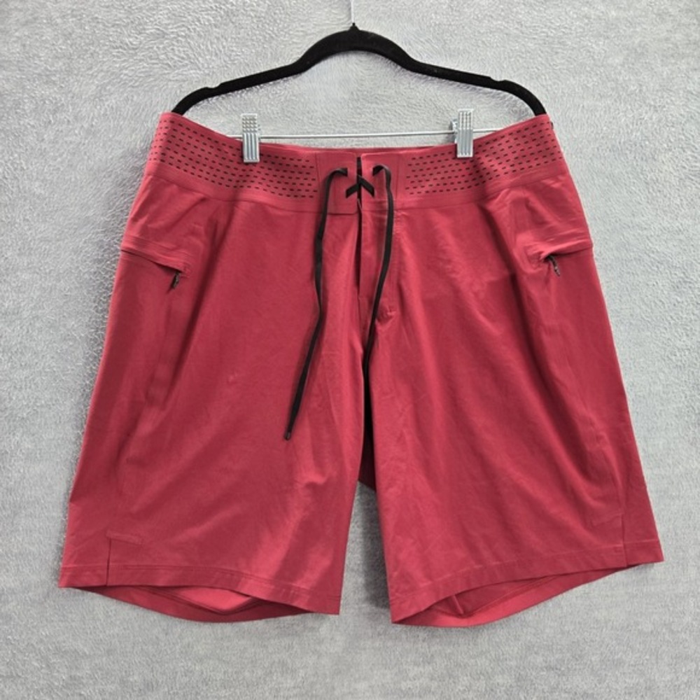 Lululemon Men Activewear Shorts‎ 34 Red Current State Breathe Logo 9.5" Inseam